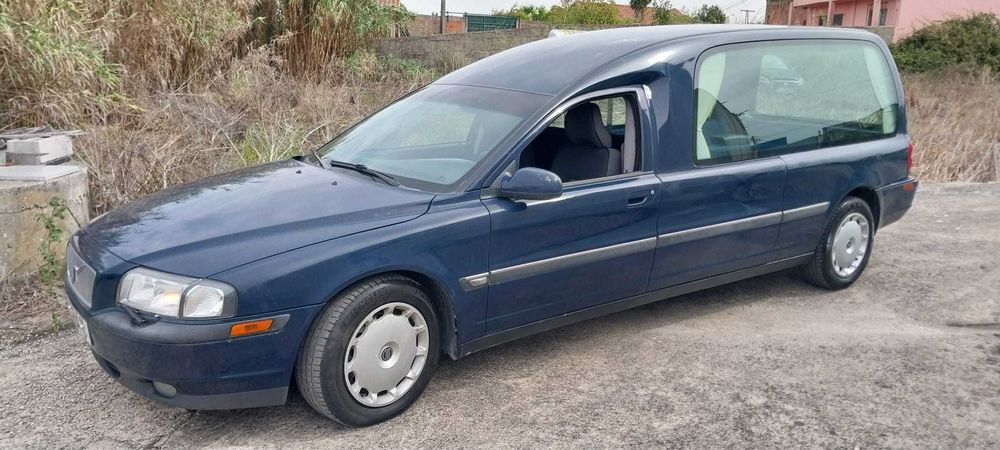 Carro Funerário da marca Volvo