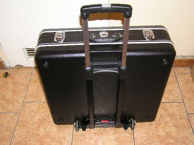 Akordeon Hohner Atlantic IVP  rok produkcji 2011 z futerałem na wózku