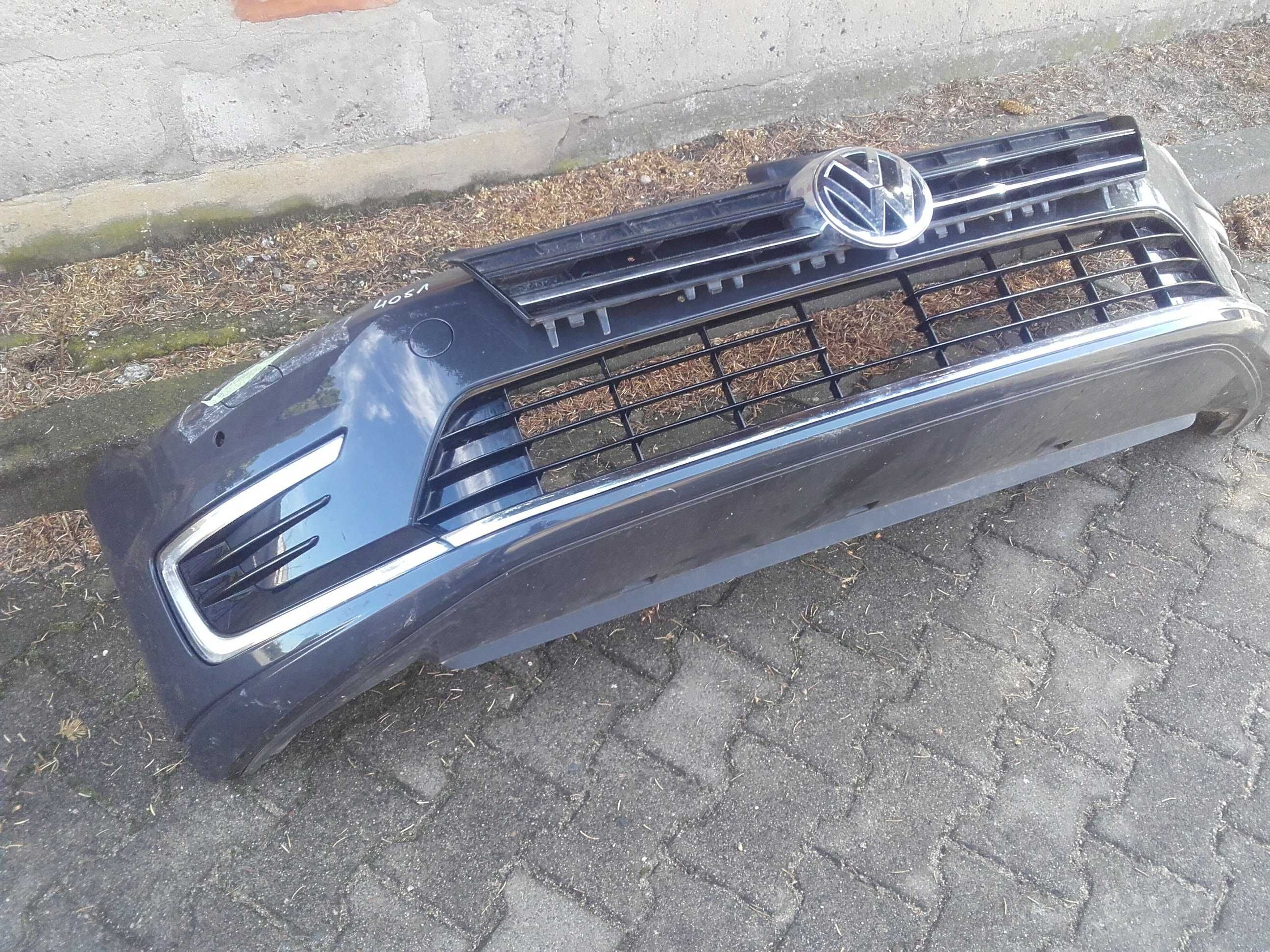 Zderzak przedni VW Golf 7 Electric 2016 spryskiwacze i czujniki nr4051