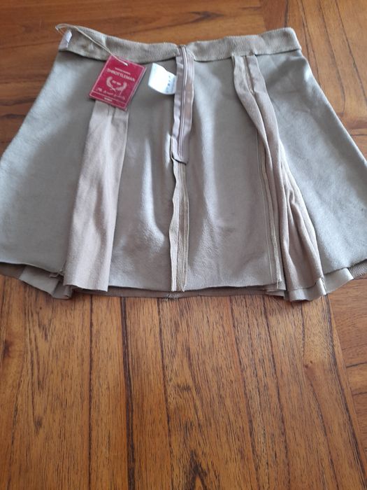 Mini Saia Sra em camursa castanhanunca usada