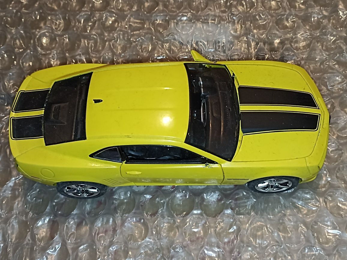 Model chevrolet camaro SS 2011 model rocznik 2013 1:24