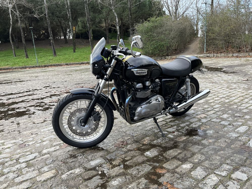 Triumph Thruxton 900