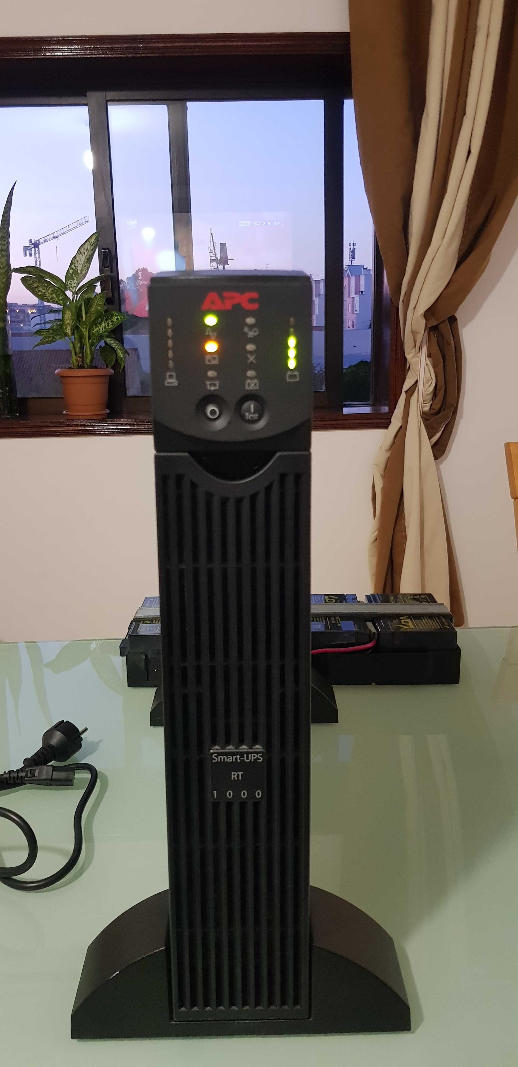 Apc smart_ups Rt 1000.