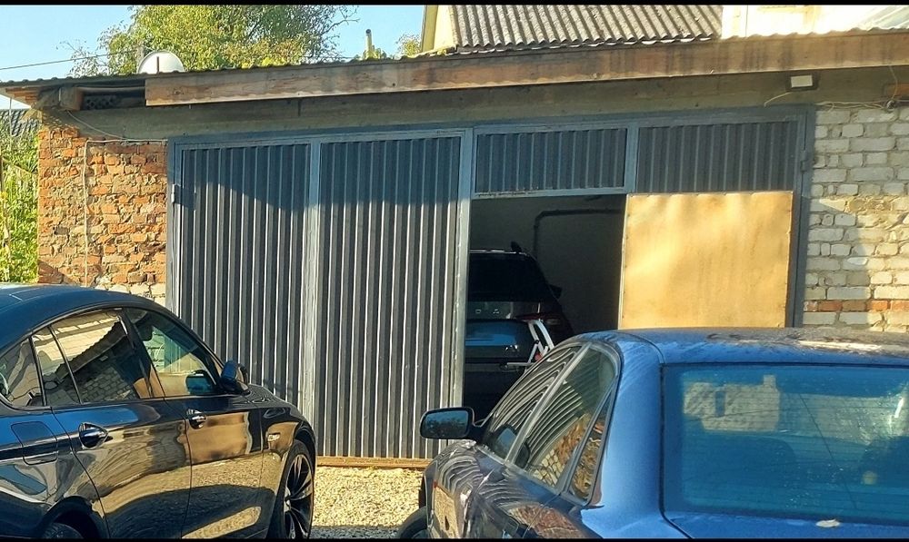 гаражні ворота 250х420см.