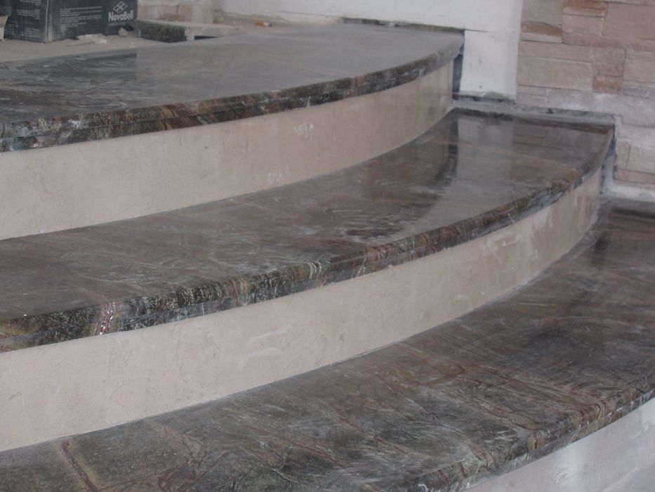 Лестница из мрамора , гранита . Камины из натурального камня