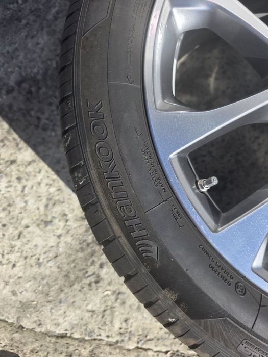 Диски з шинами BMW X5 305/40,,275/45 r20 2024 рік