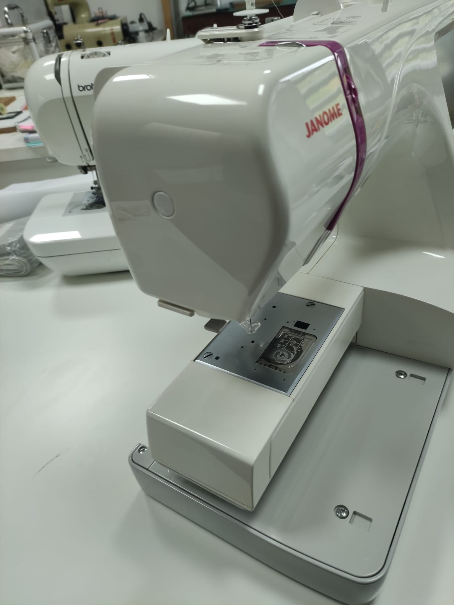 Máquina de bordar Janome Memory Craft 350E