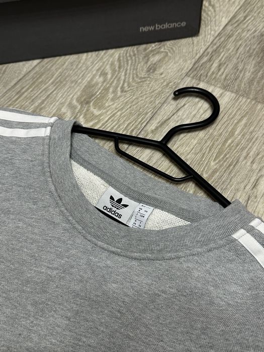 Свитшот adidas originals на лампасах