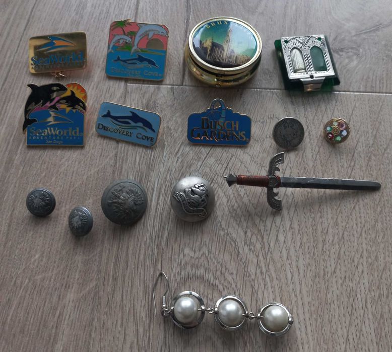 przypinki znaczki ozdoby