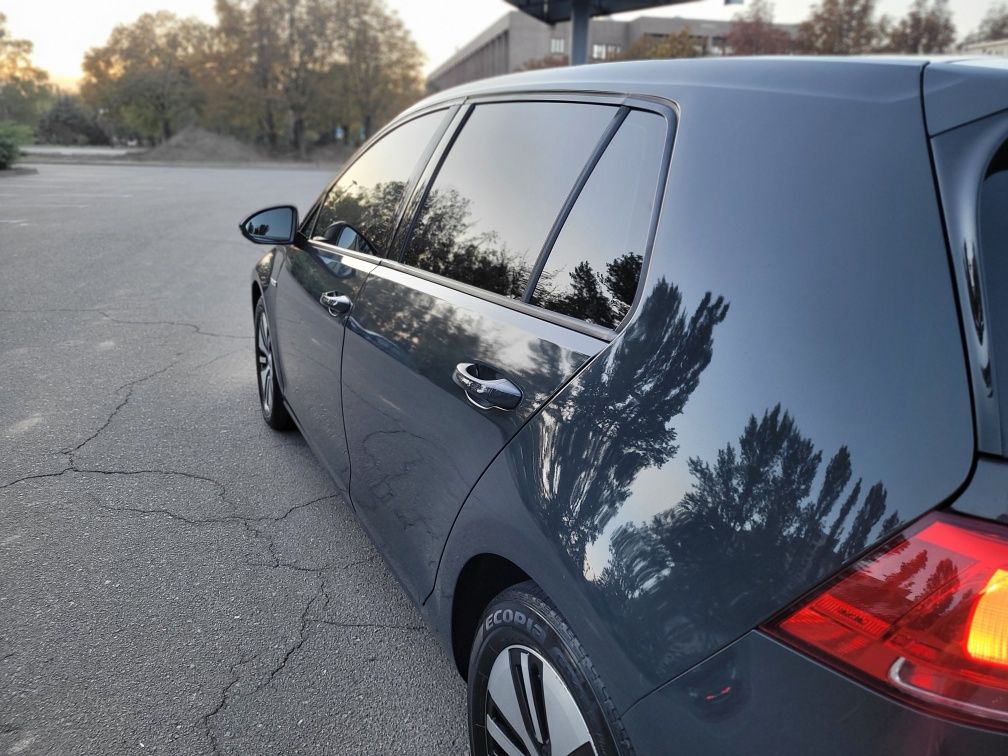 Volkswagen e-golf  чудовий стан
