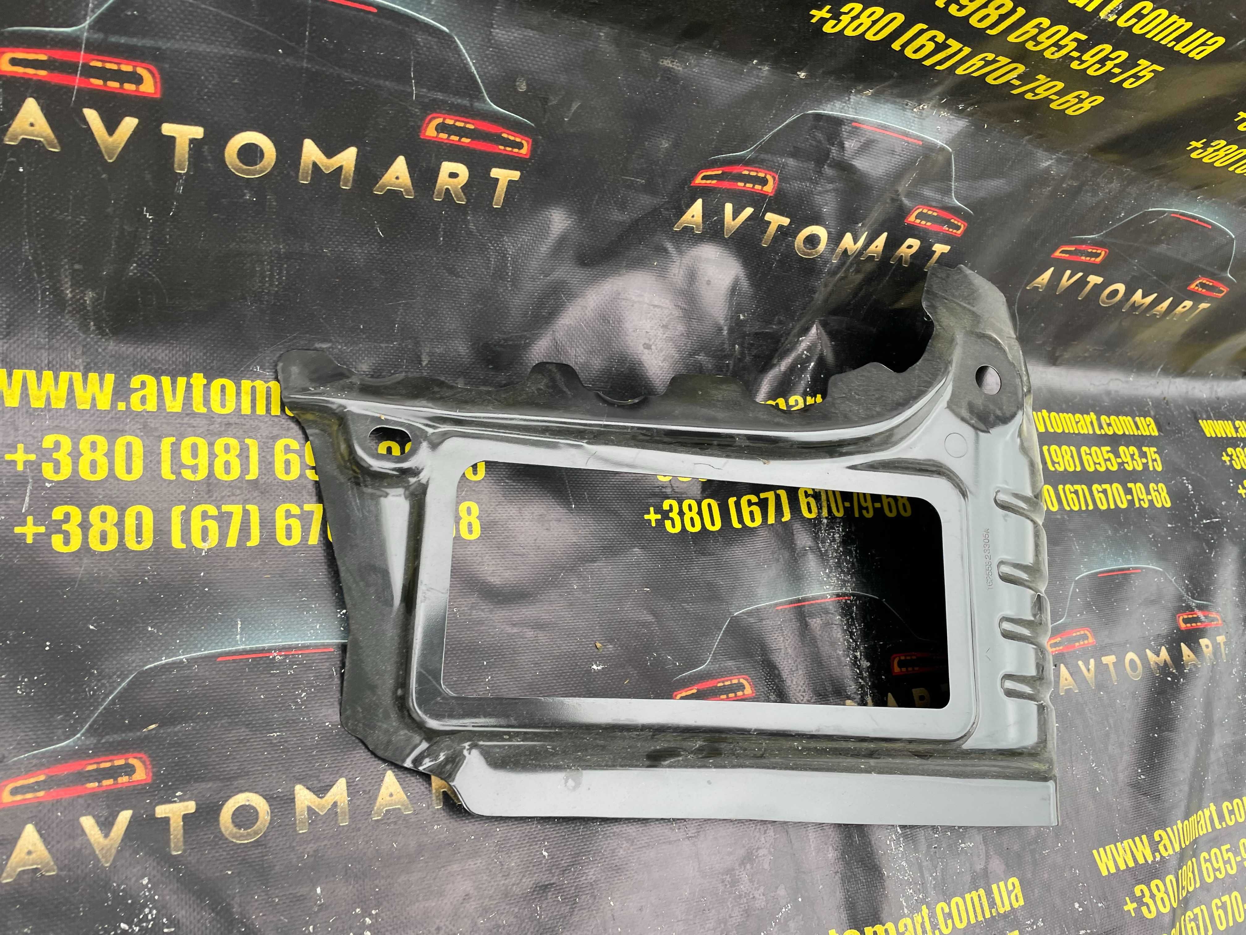 Панель вентиляційного клапана заднього крила ліва Tesla 3 1109299-S0-A