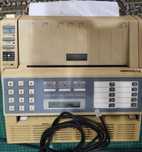 Aparelho de FAX, bastante antigo, de marca SCHNEIDER