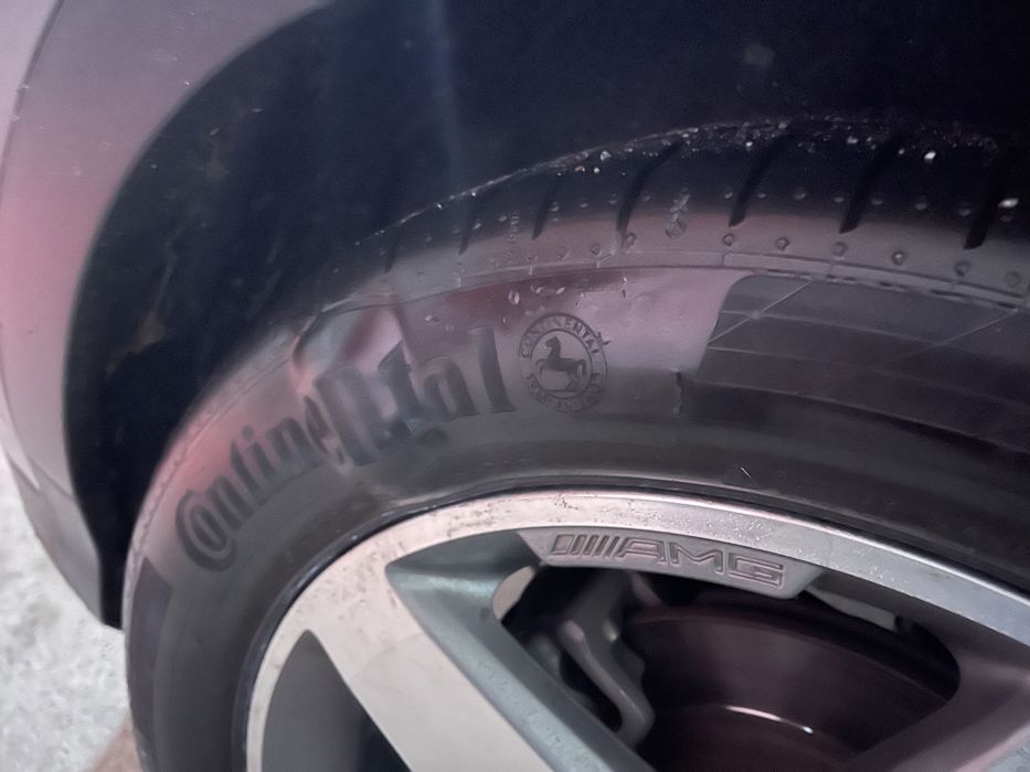 Vendo pneu Continental 235/50 R18