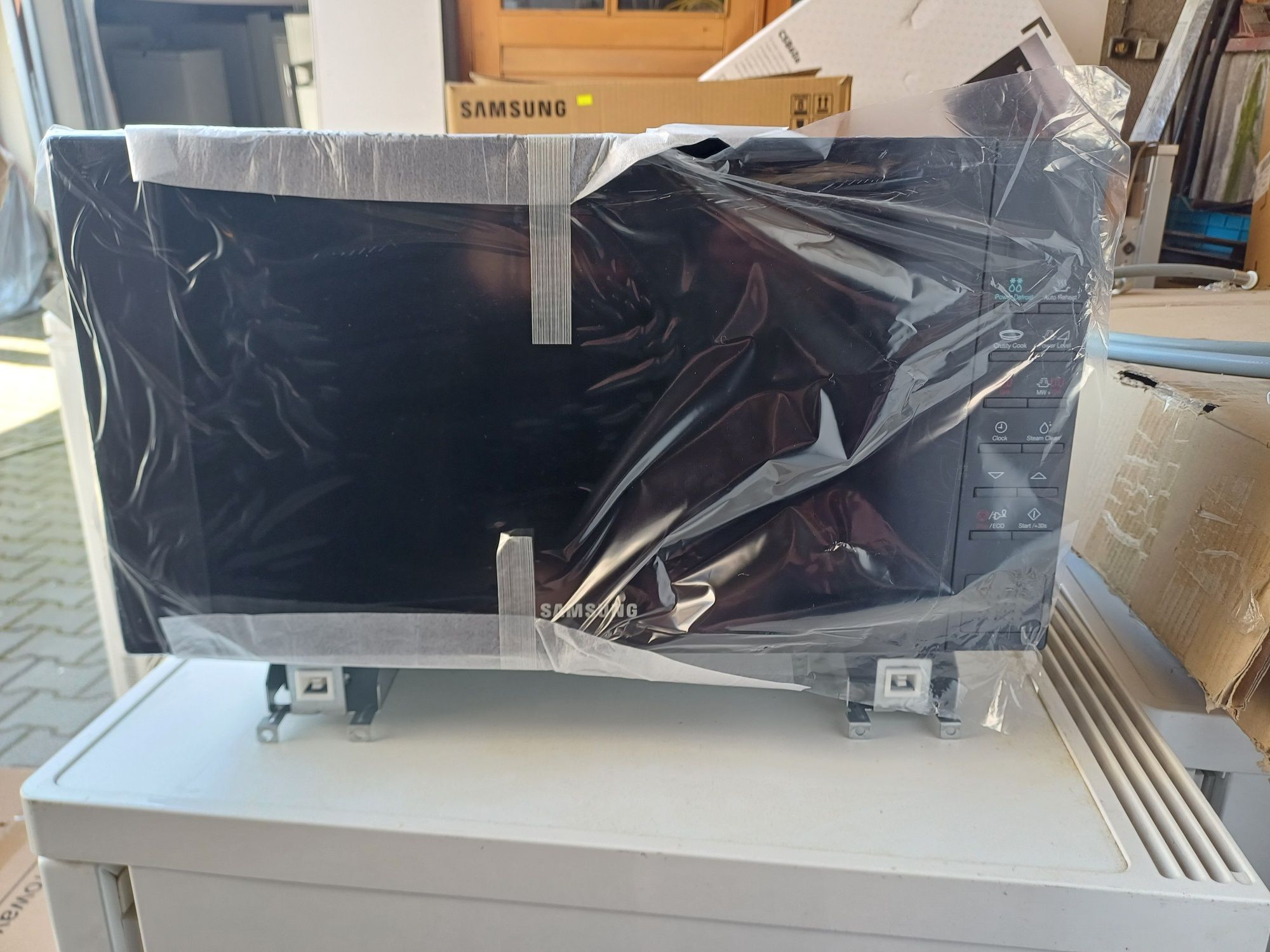 Nowa kuchenka mikrofalowa do zabudowy Samsung