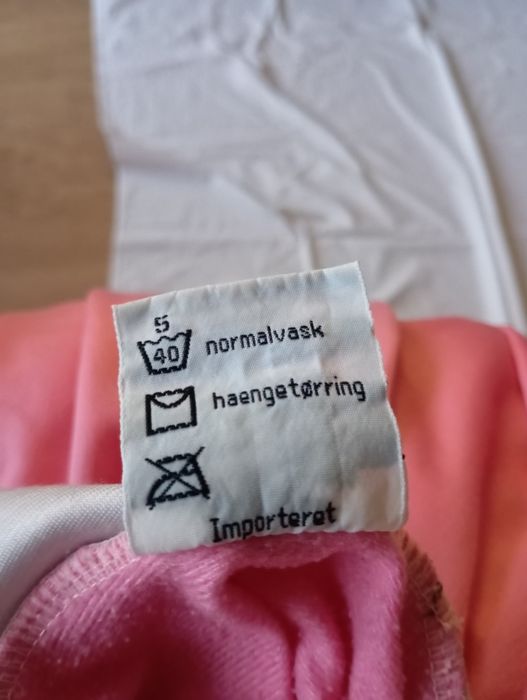 Dresy różowe sportowe