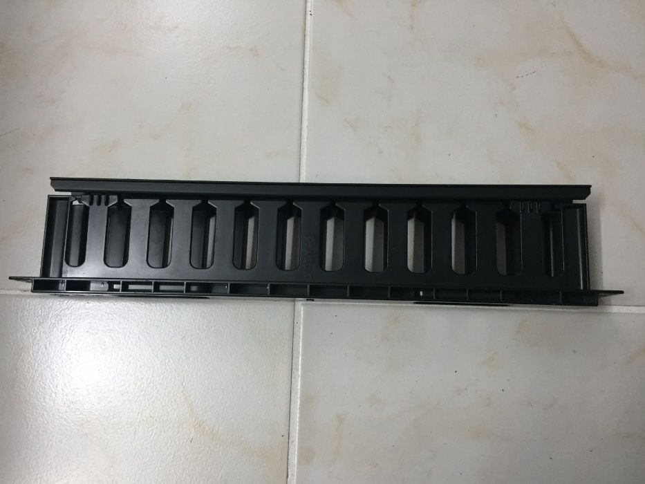 Guia de Cabos 1U Frontal da Panduit