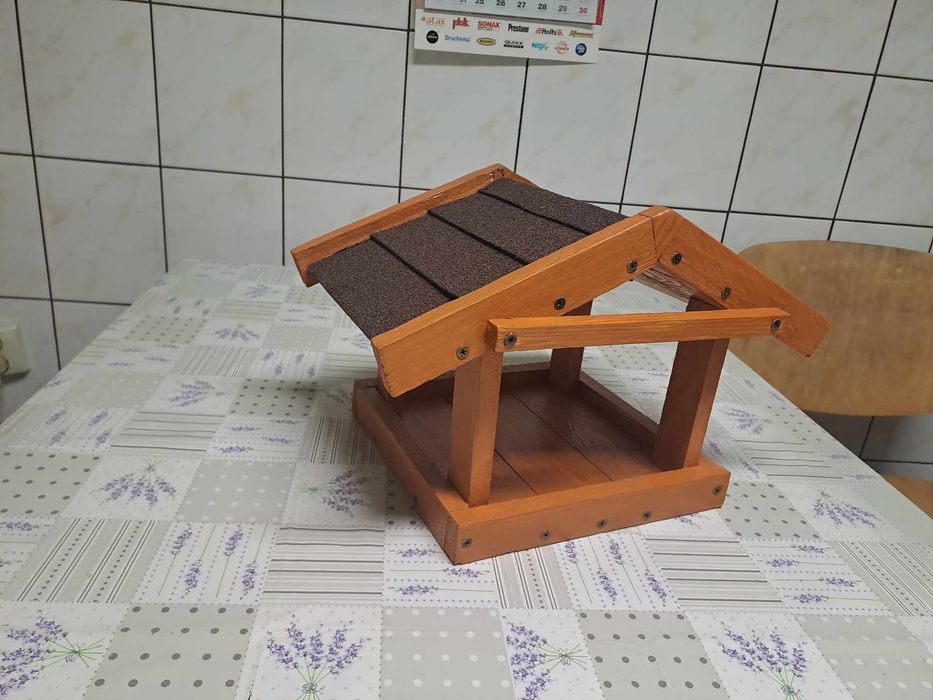 Karmnik Domek dla ptaków