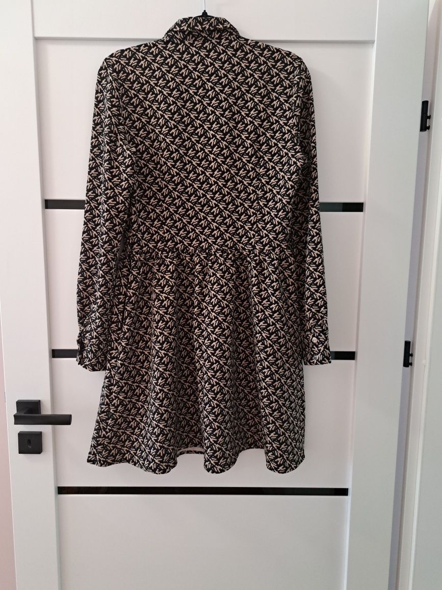 Sukienka elegancka z kołnierzykiem Mohito r.38