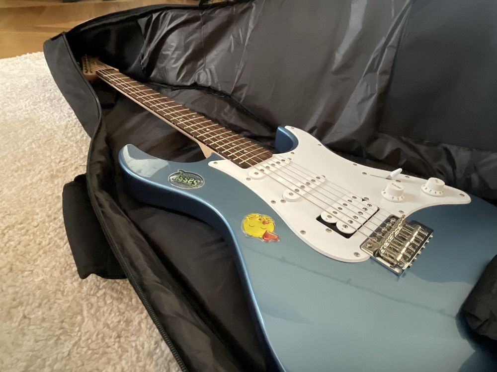 Електрична гітара Yamaha Pacifica у ідеальному стані з підсилювачем