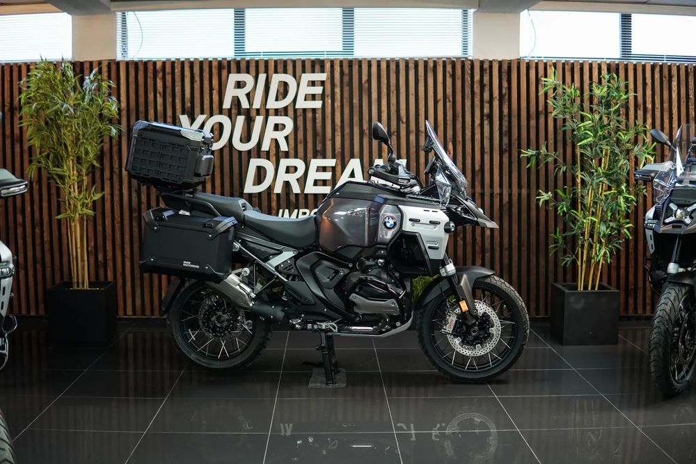 BMW R 1300 GS Adventure TRIPLE BLACK