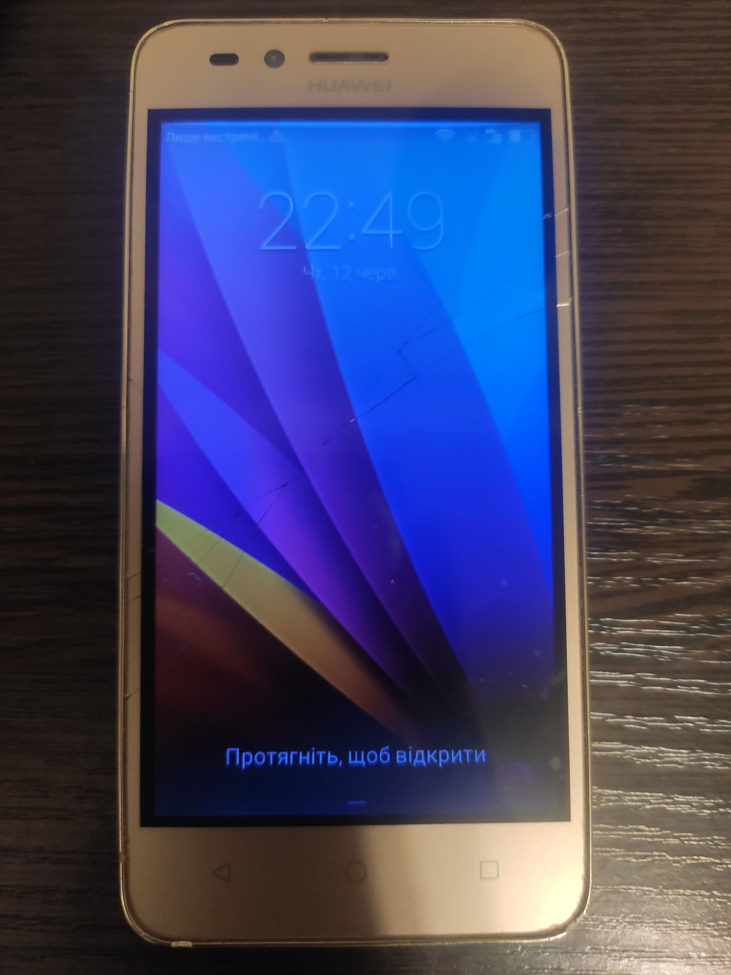 Продаю телефон Huawei LUA-U22
4 ядра
ОЗП 1 ГБ 
Внутр. пап. 8гб 
Версія