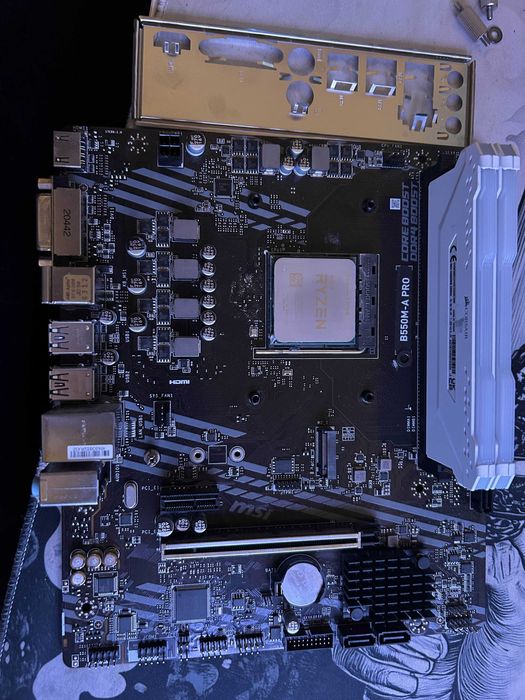 Ryzen 7 5700X + MSI B550M-A PRO + RAM Corsair 16 GB – komplet