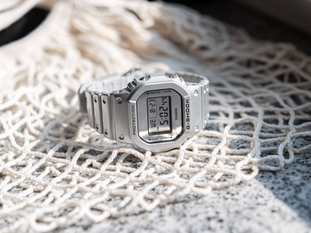 Годинник касіо / Casio G-shok white / CASIO G-SHOCK DW-5600FF-8ER
