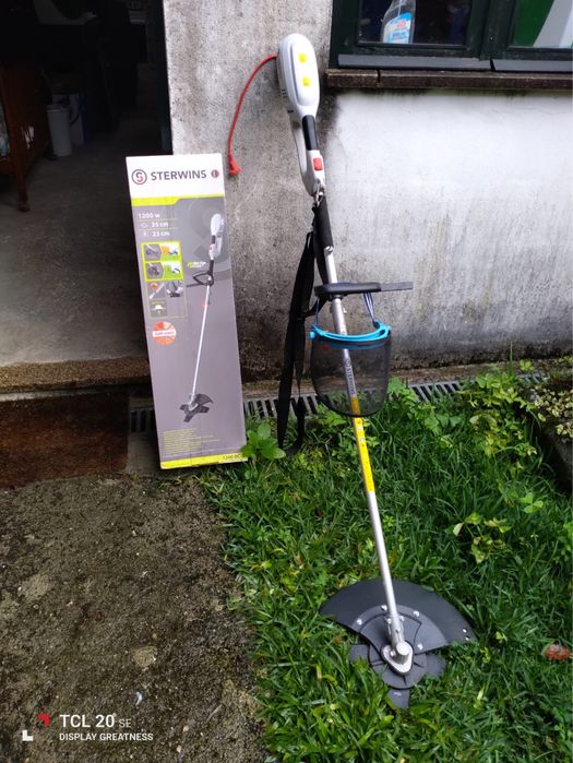 Máquina de relva para aparar os cantos