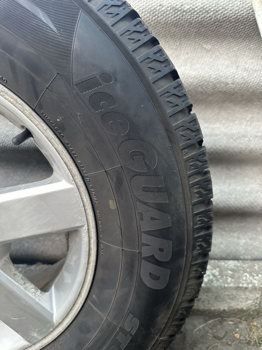 Продам резину Yokohama IceGuard 245/70/16