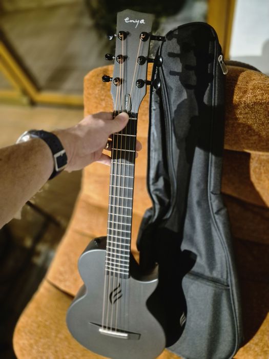 Mała gitara, wielką moc. Mini gitara turystyczna lub dla dziecka Enya
