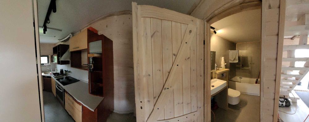 Mały, nowy dom z garażem na dużej działce