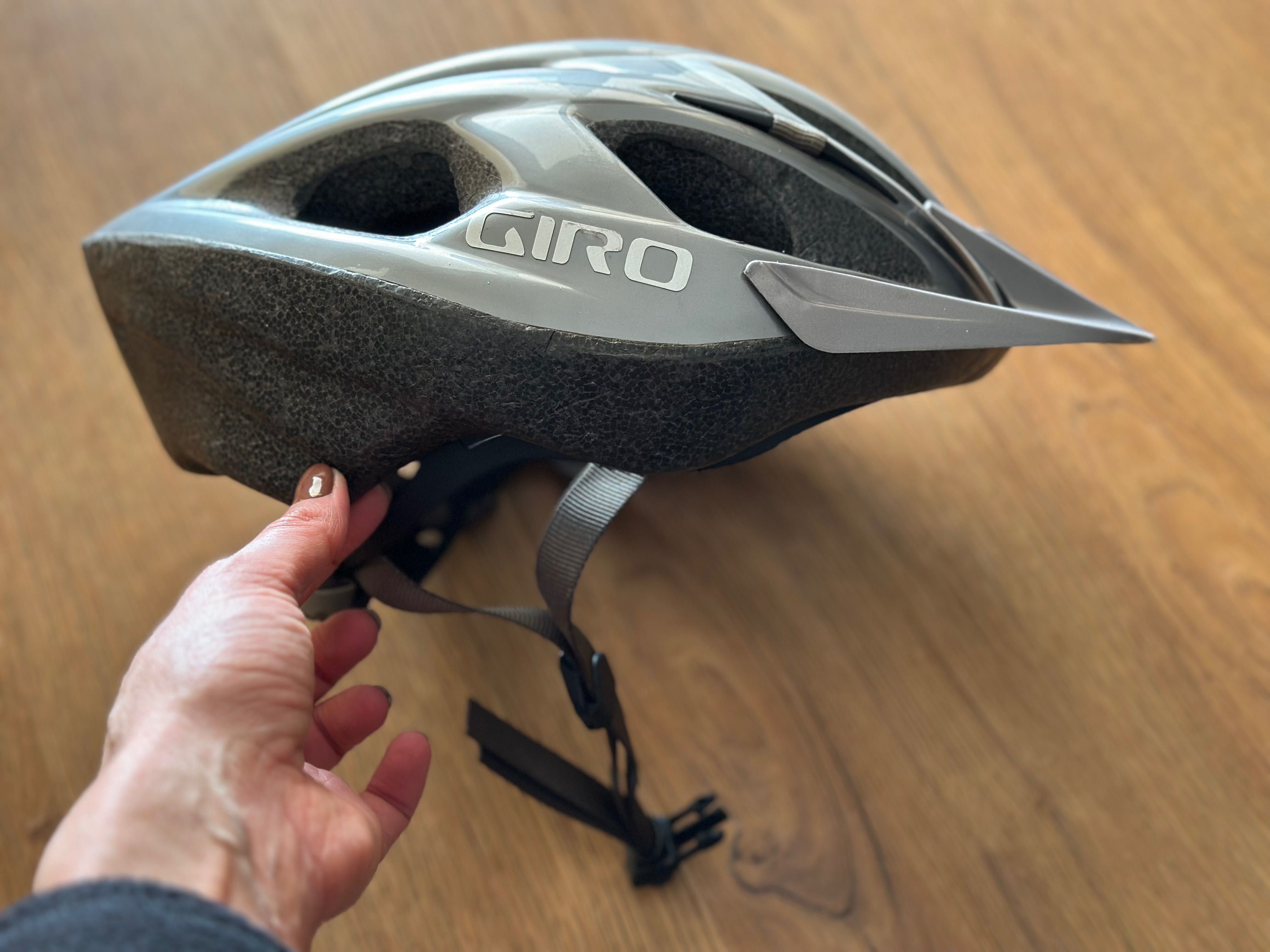 Capacete de bicicleta/trotinete GIRO