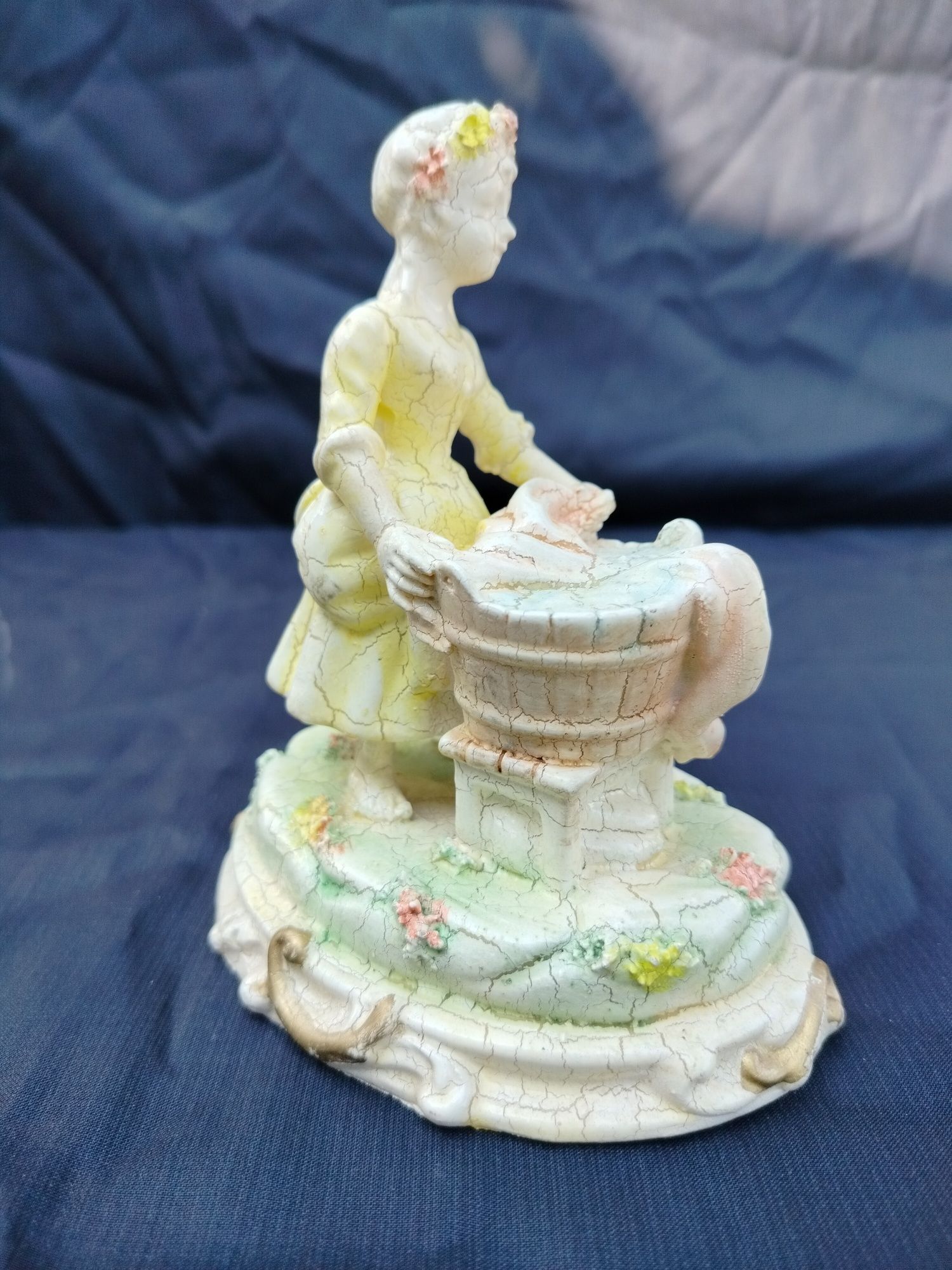 Figurka alabaster