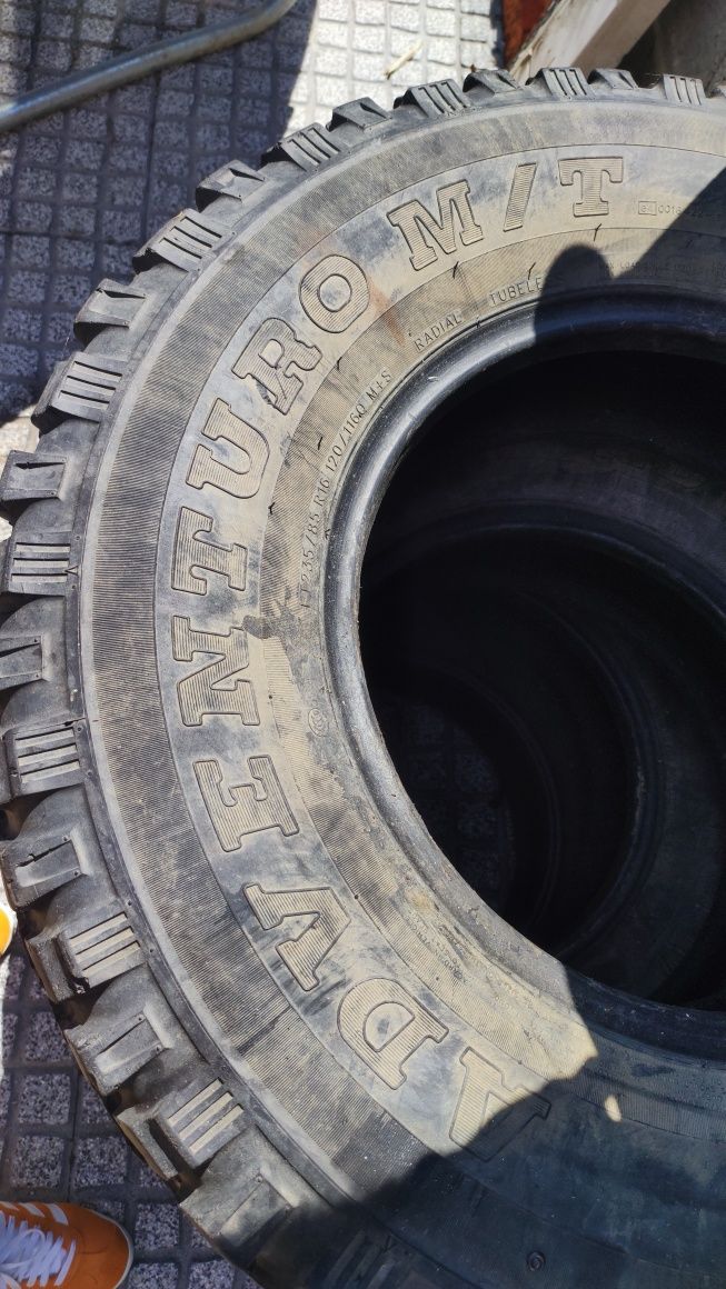 Pneus 235/85 r16