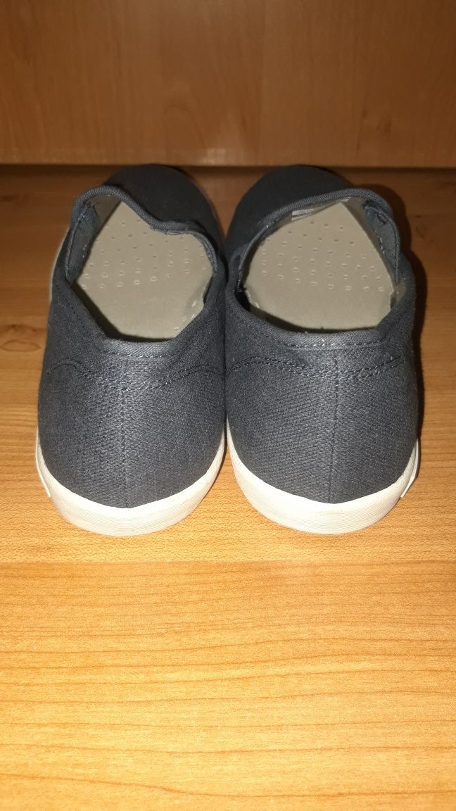Tenisówki trampki  r.40  Baja Slip On SEAVEES r.9