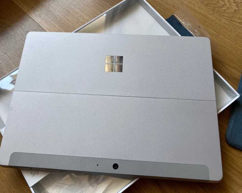 Surface Go 2 MICROSOFT M3-8100Y TABLET/LAPTOP 2w1 ETUI Signature 2021