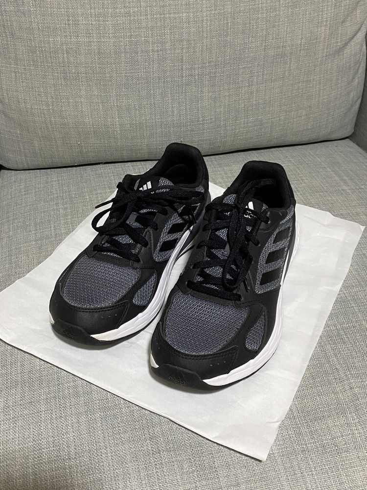 Женские кроссовки Adidas Response Run