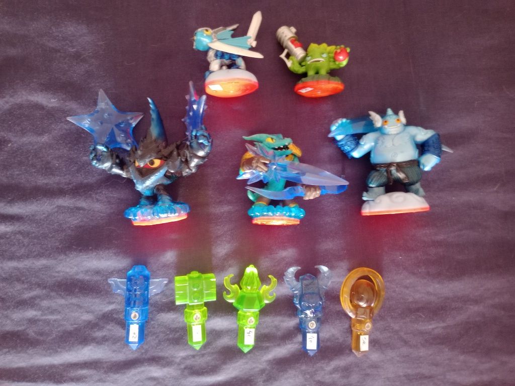 Skylanders bonecos e portais
