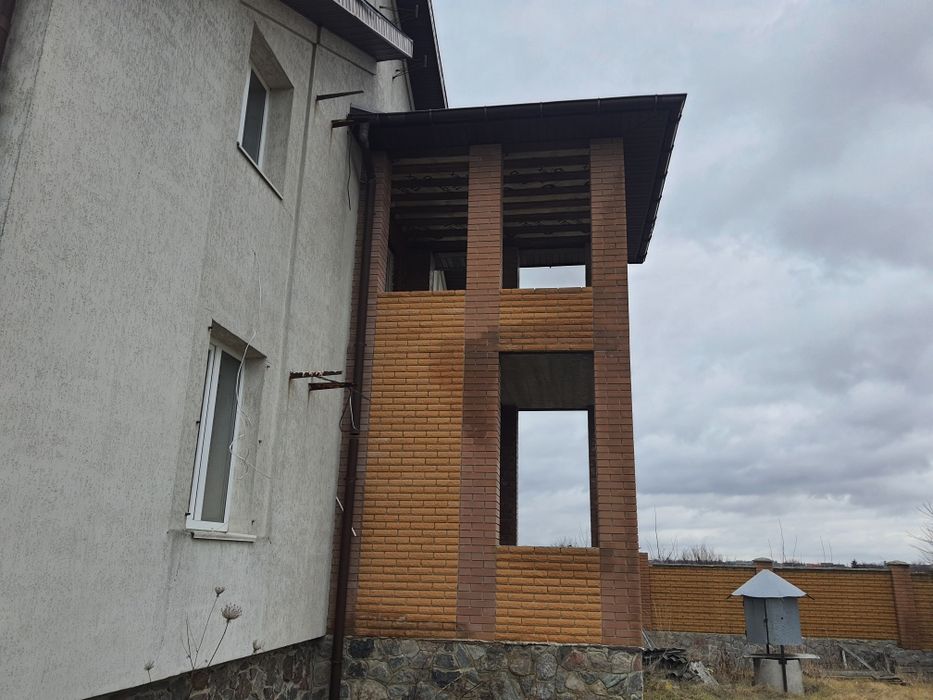 2 поверховий цегляний будинок Рибці