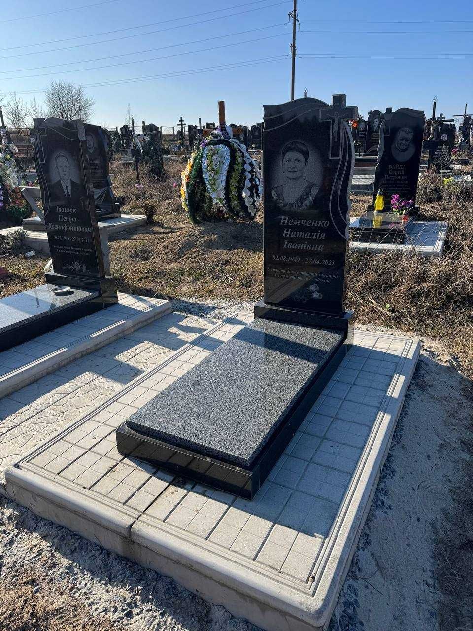 Бюджетні пам'ятники з НАТУРАЛЬНОГО ГРАНІТУ | Одинарні | Подвійні