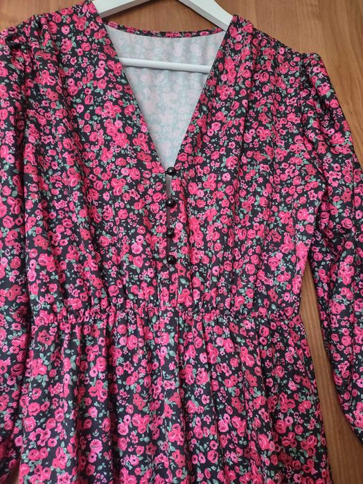 Sukienka xl  w czerwone kwiatuszki