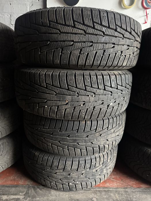 Продам зимову гуму NOKIAN 215/60/16
