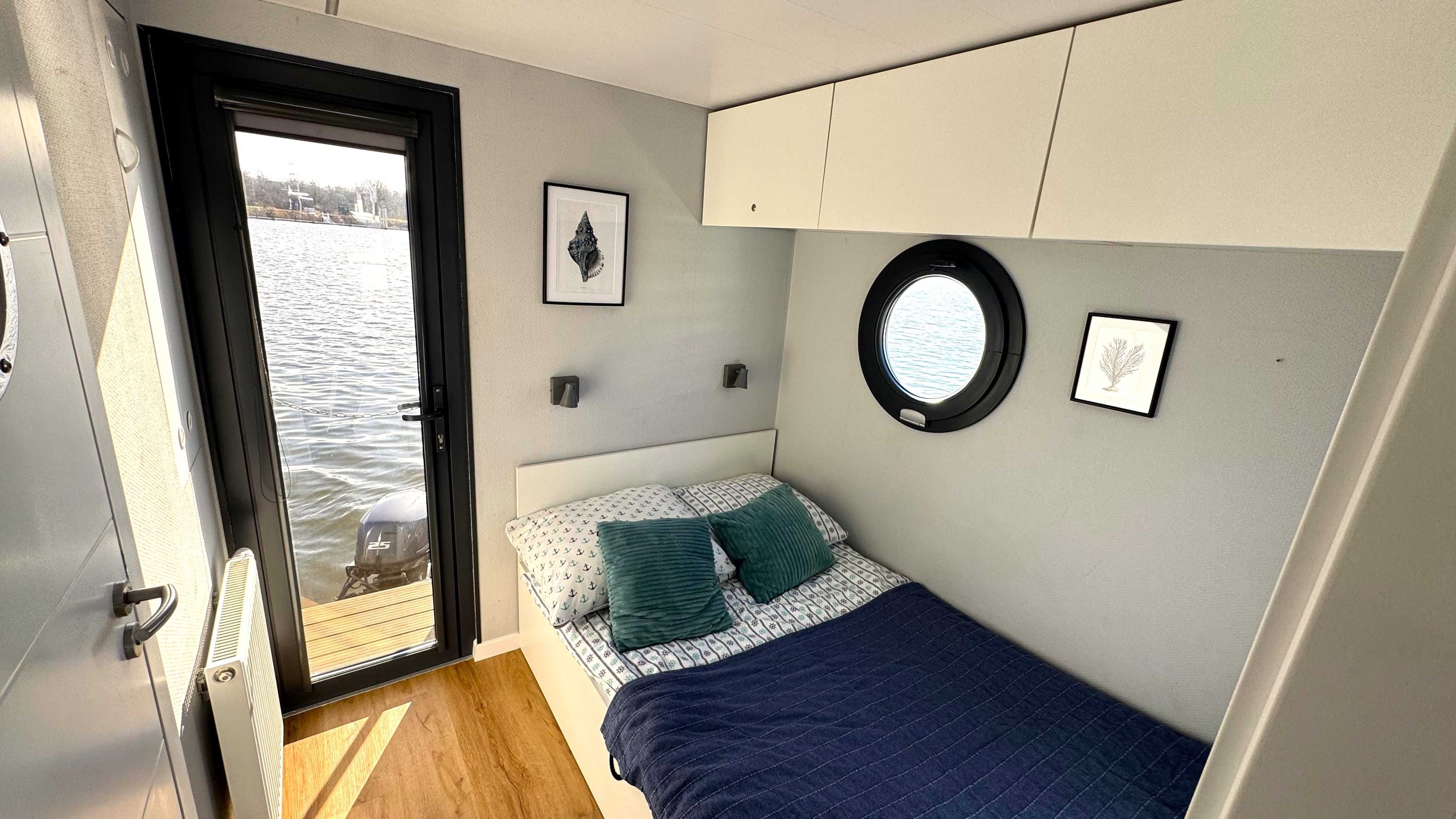 Dom na wodzie całoroczny Houseboat Hausboot model Apart M 2019