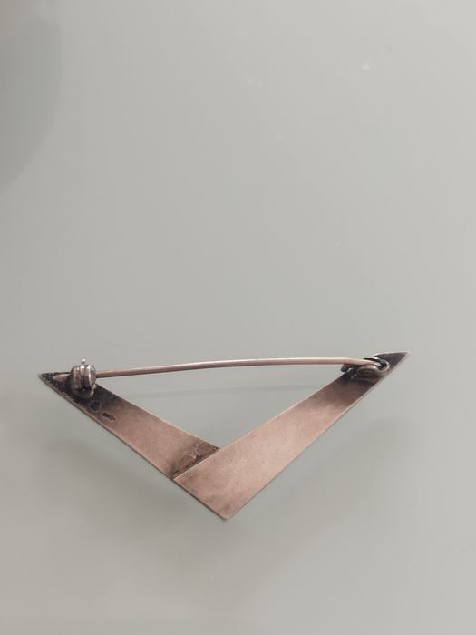 Lindo broche vintage de prata. Estado muito bom