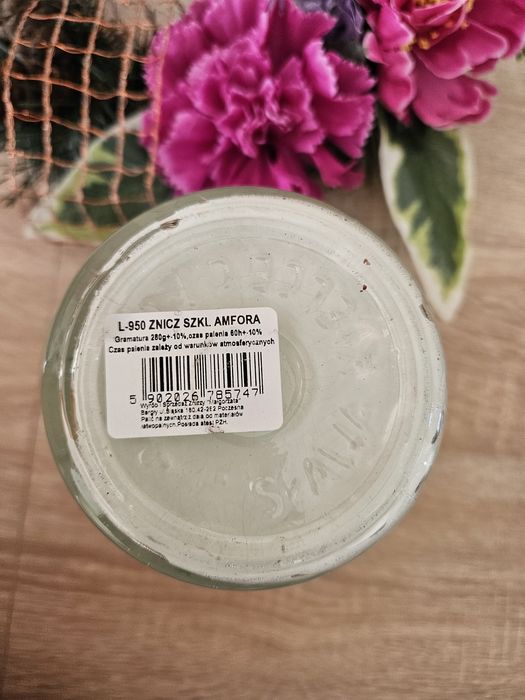 Wieniec kwiatowy na grób ze zniczem