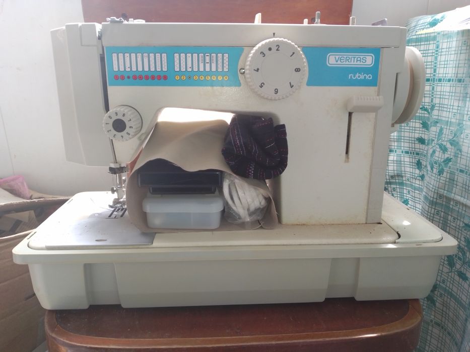 Швейна машинка Veritas
