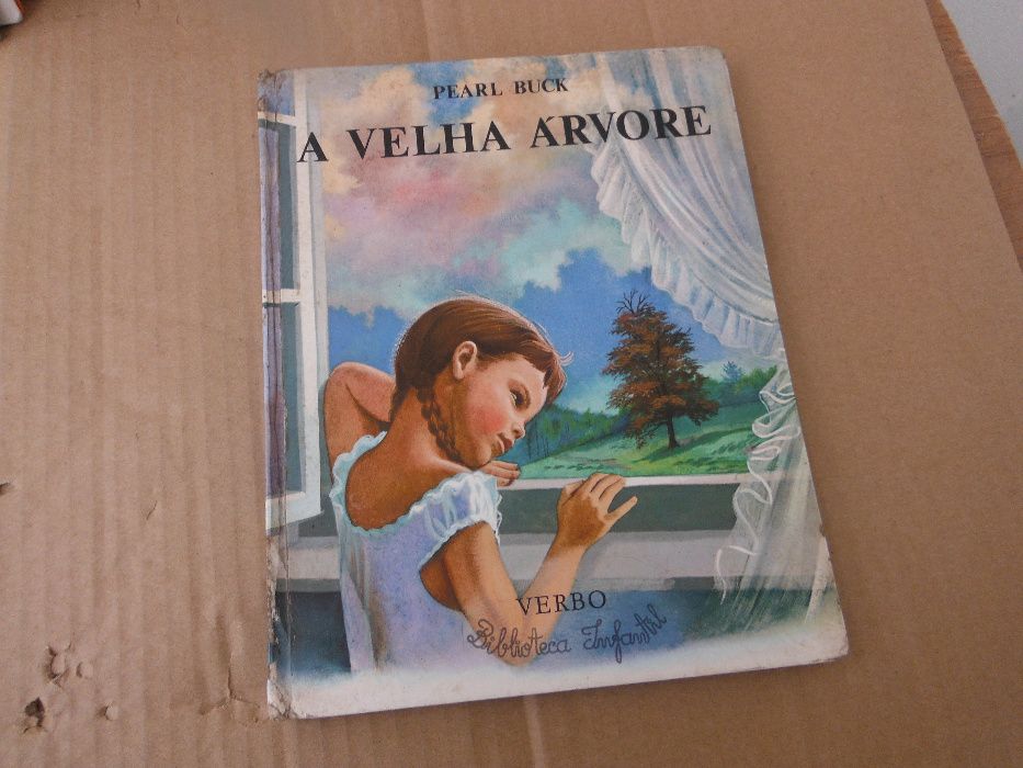 Vários livros com mais de 50 anos