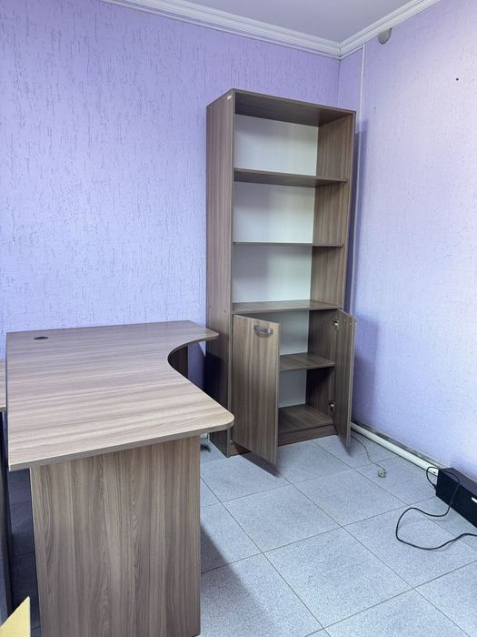 Офісний стіл, офісні меблі