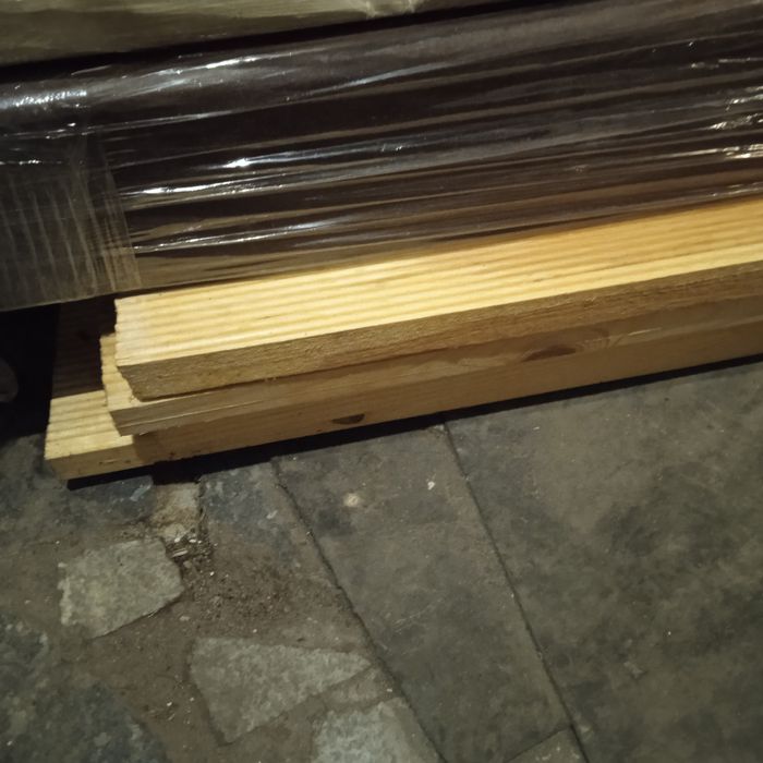 Продам фрезерованные деревянные столбы 100на100размерами от 1до 3 м.