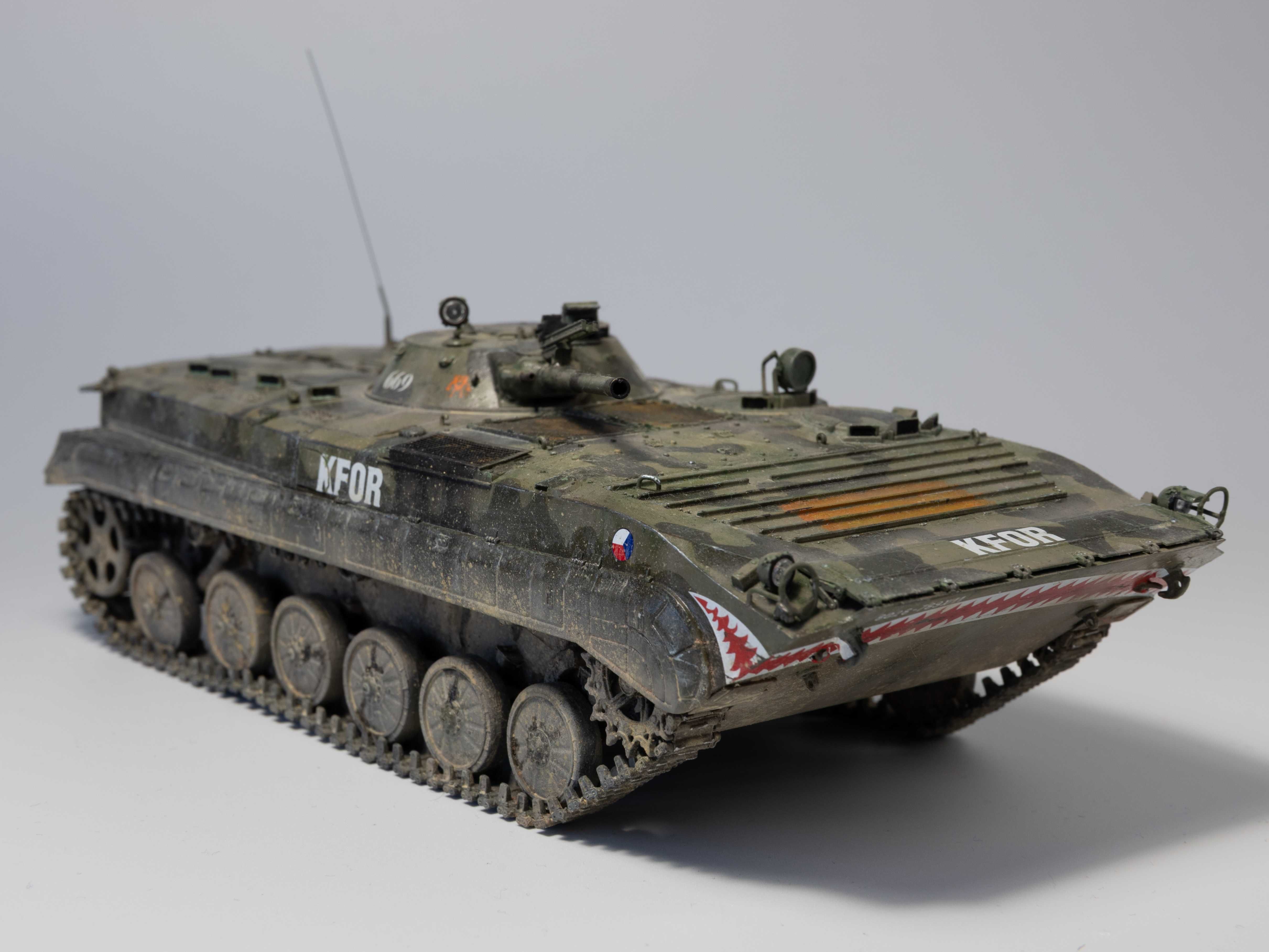 KFOR BMP 1 Trumpeter 1:35